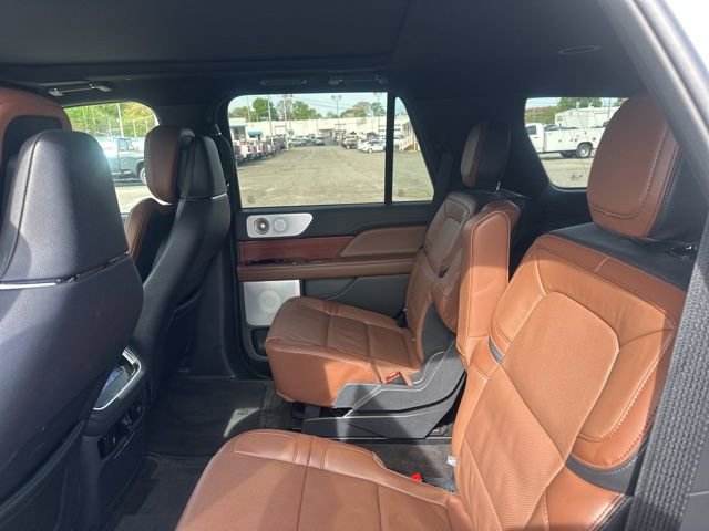 Used 2024 Lincoln Navigator Reserve image 11