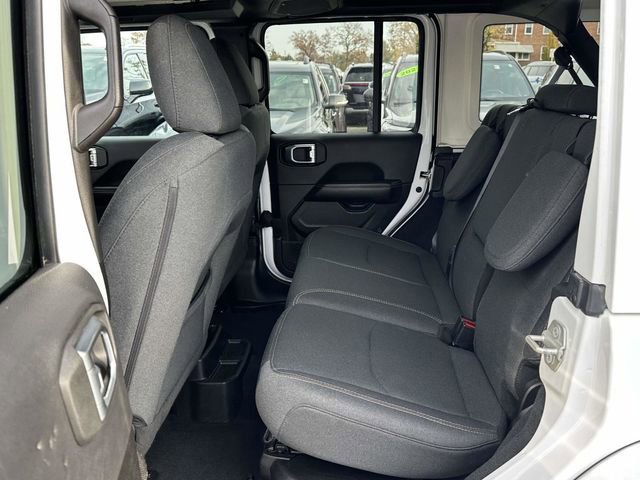 Used 2024 Jeep Wrangler Unlimited Sahara image 19