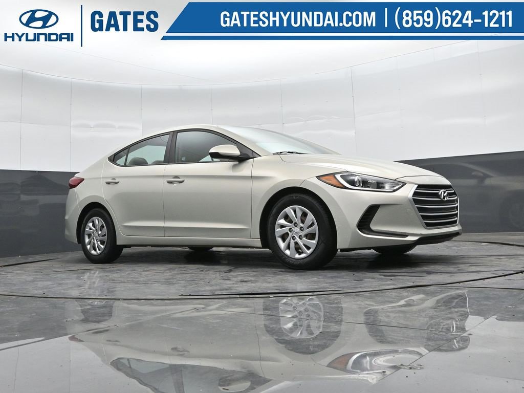 Used 2017 Hyundai Elantra SE w/ Cargo Package image 38