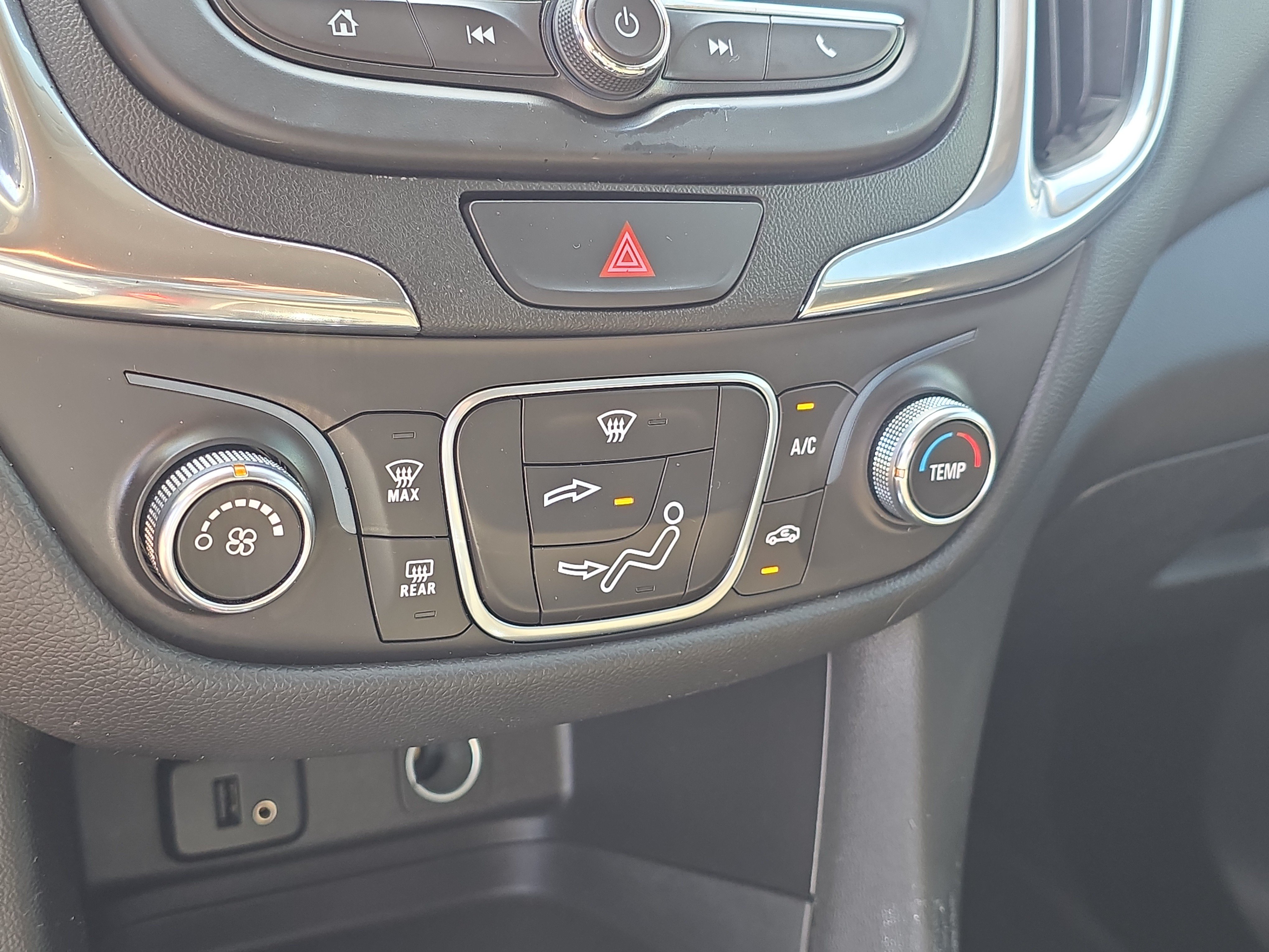 Used 2018 Chevrolet Equinox LT FWD image 24