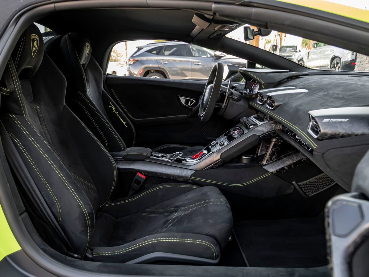 Used 2019 Lamborghini Huracan Performante AWD/4WD image 31