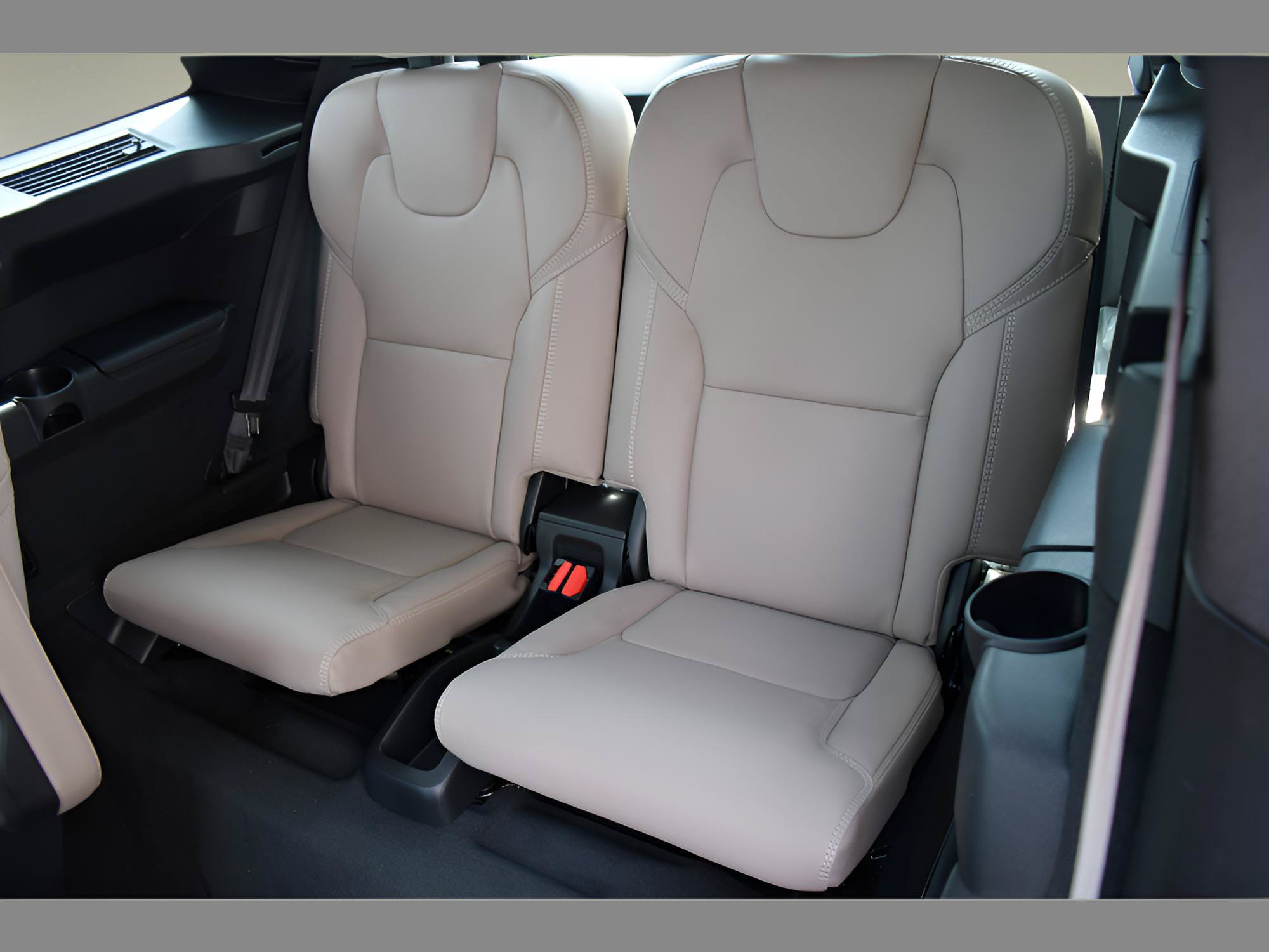 New 2027 Volvo XC90 B6 Ultra AWD/4WD image 16