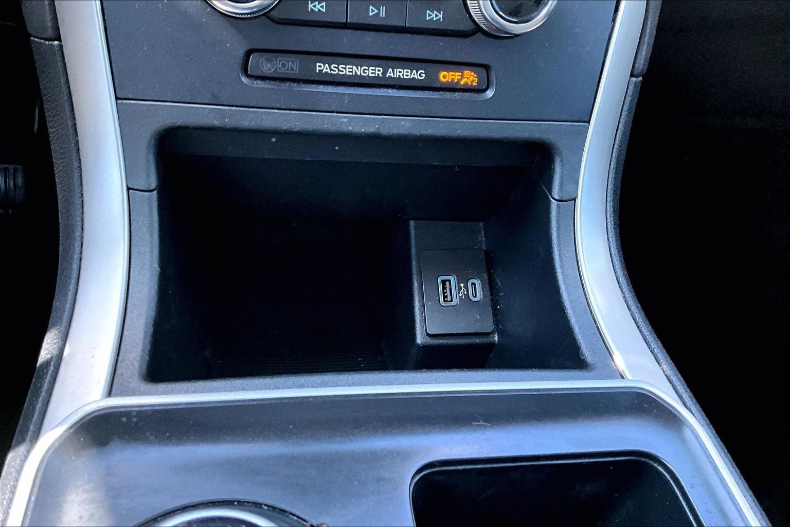 Used 2024 Ford Edge SE image 16