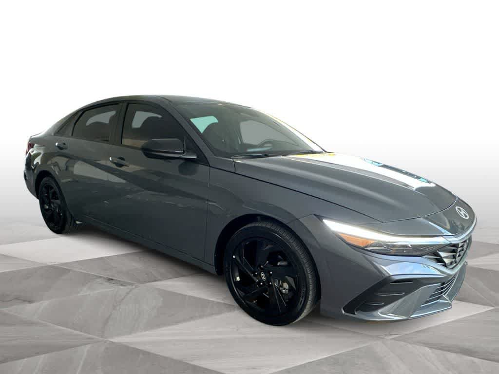 Used 2026 Hyundai Elantra Sport FWD image 2
