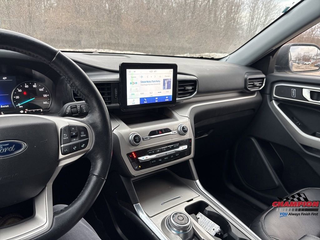 Used 2022 Ford Explorer XLT w/ Equipment Group 202A image 22