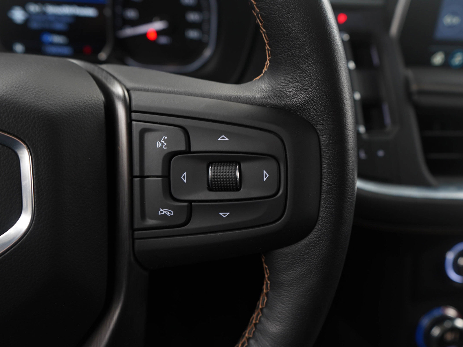 Used 2021 GMC Yukon XL AT4 w/ Technology Package image 20