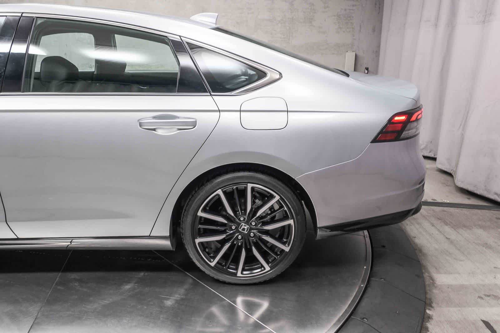 Used 2024 Honda Accord Touring image 8