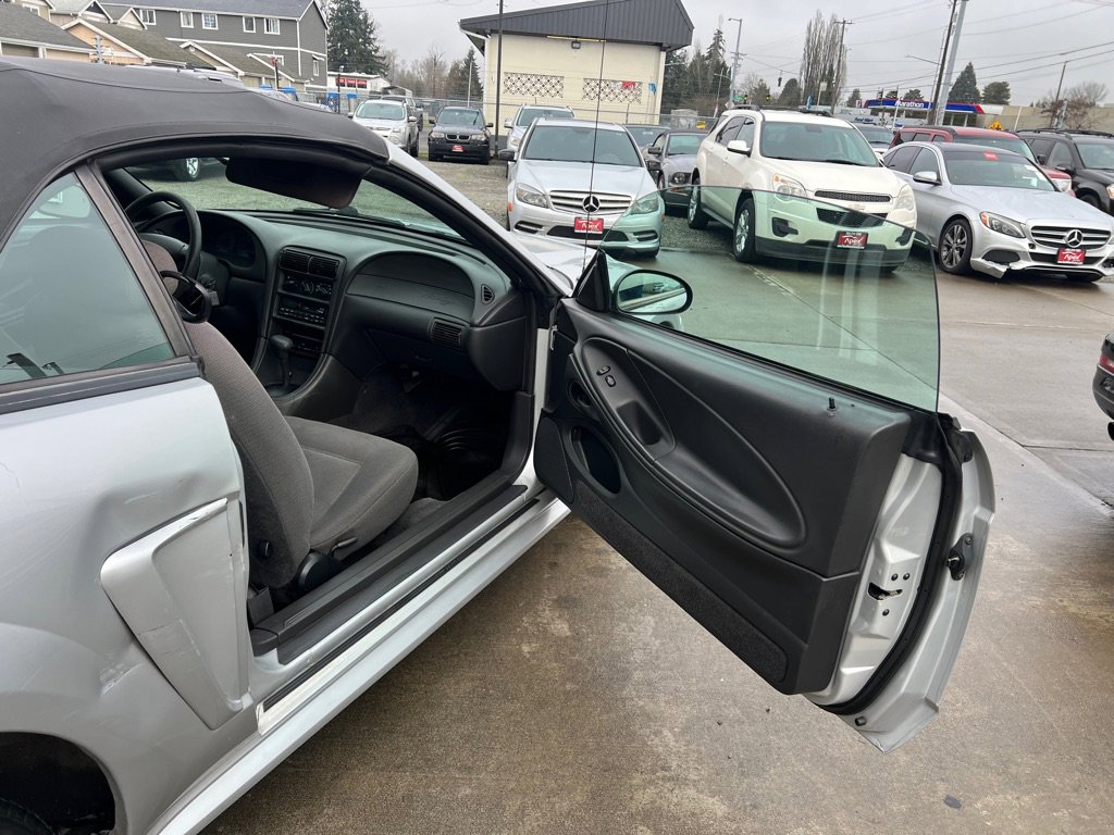 Used 2000 Ford Mustang Convertible RWD image 12