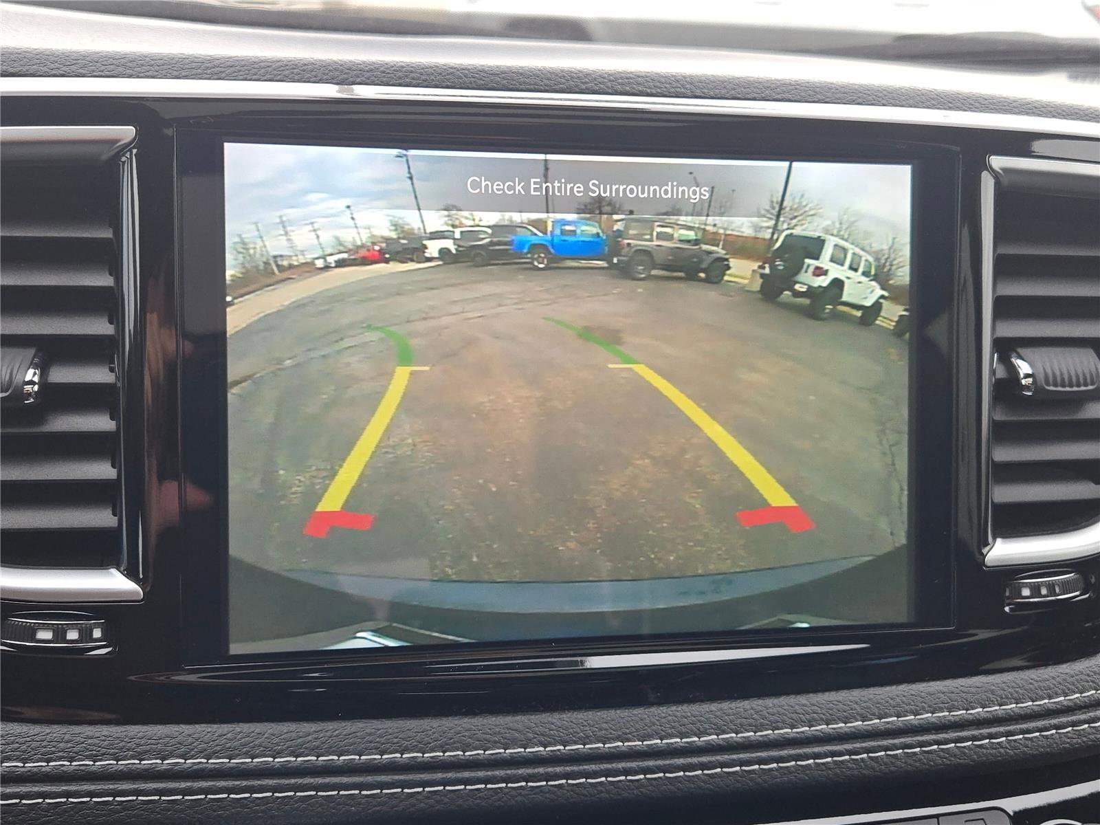 Used 2025 Chrysler Pacifica Limited w/ Uconnect Theater Family Group image 30