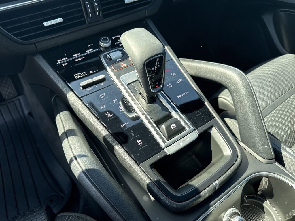 Used 2022 Porsche Cayenne Platinum Edition image 18