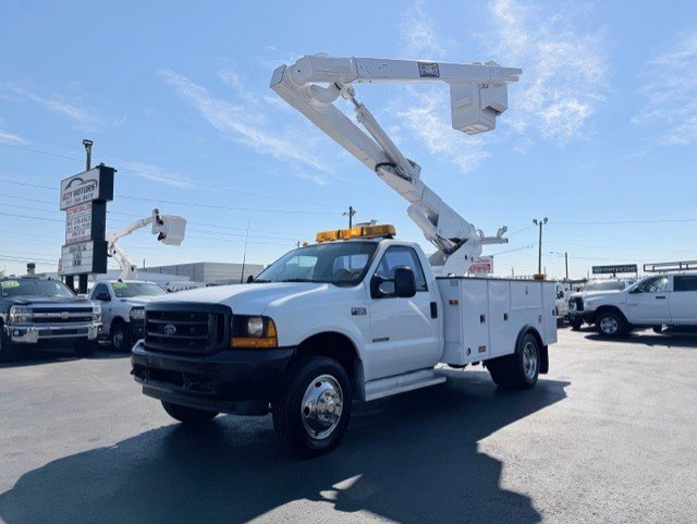 Used 2001 Ford F550 2WD Regular Cab Super Duty image 2