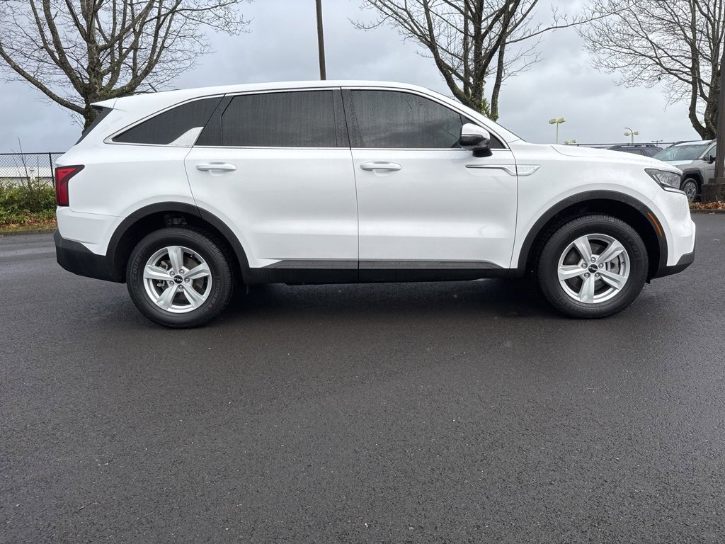 Used 2023 Kia Sorento LX image 8