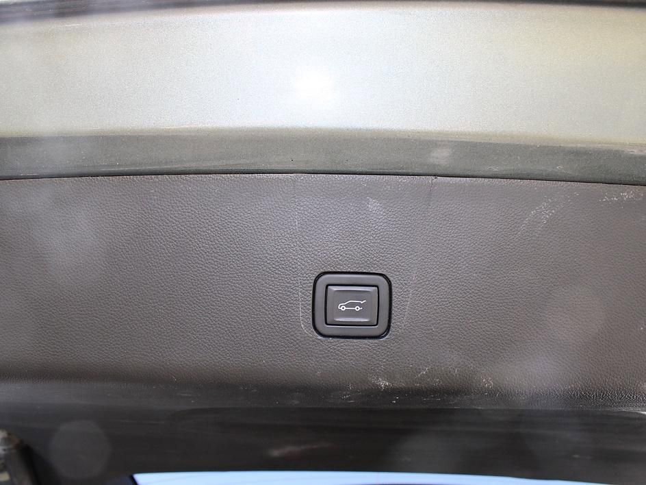 Used 2023 Chevrolet Traverse LT image 38