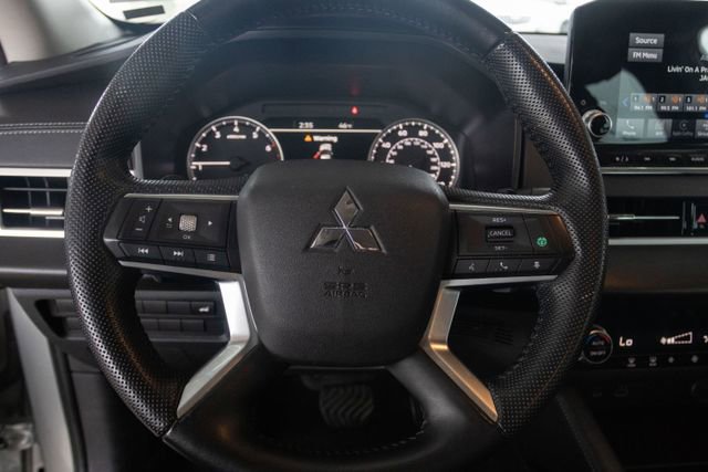 Used 2023 Mitsubishi Outlander SE image 10