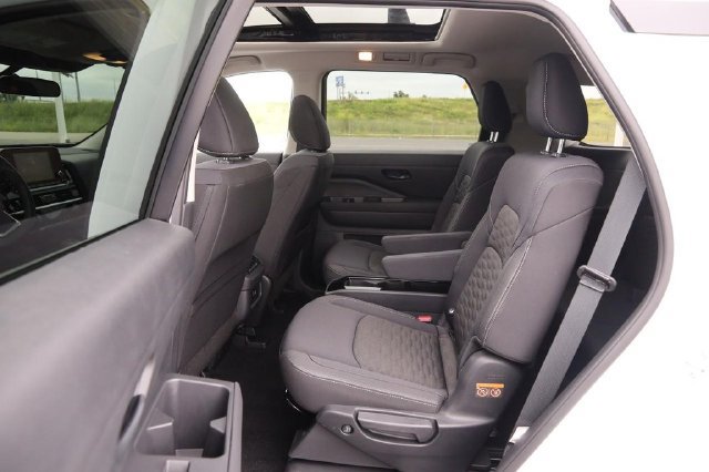 Certified 2025 Nissan Pathfinder SV w/ SV Premium Package FWD image 11