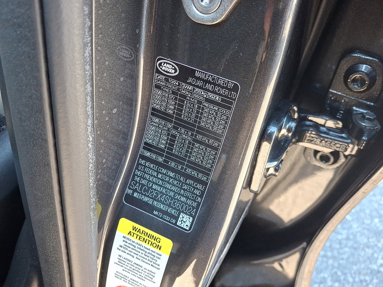 Used 2025 Land Rover Discovery Sport S image 25