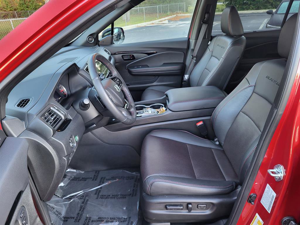 Certified 2025 Honda Passport Black Edition image 12