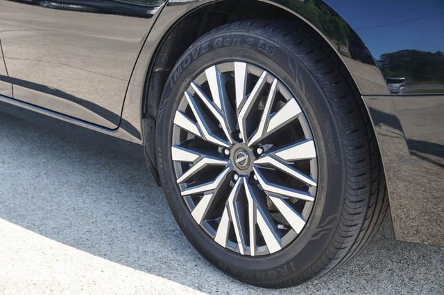 Used 2024 Nissan Altima 2.5 SV FWD image 8