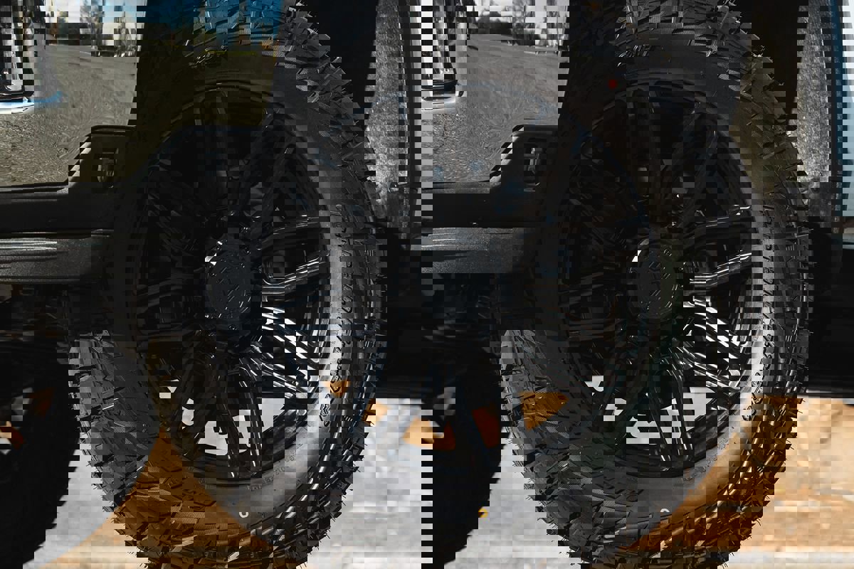 Used 2024 Chevrolet Silverado 2500 LTZ w/ LTZ Convenience Package image 3