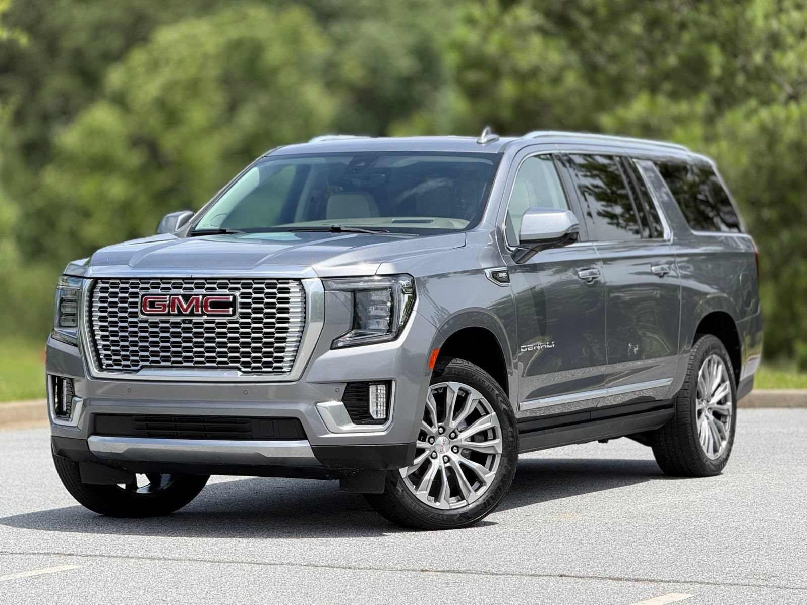 Used 2021 GMC Yukon XL Denali w/ Denali Ultimate Package AWD/4WD image 8
