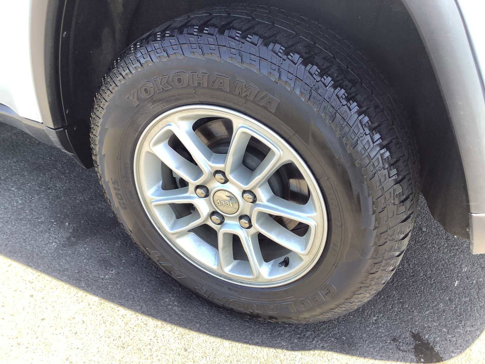 Used 2018 Jeep Grand Cherokee Laredo AWD/4WD image 6
