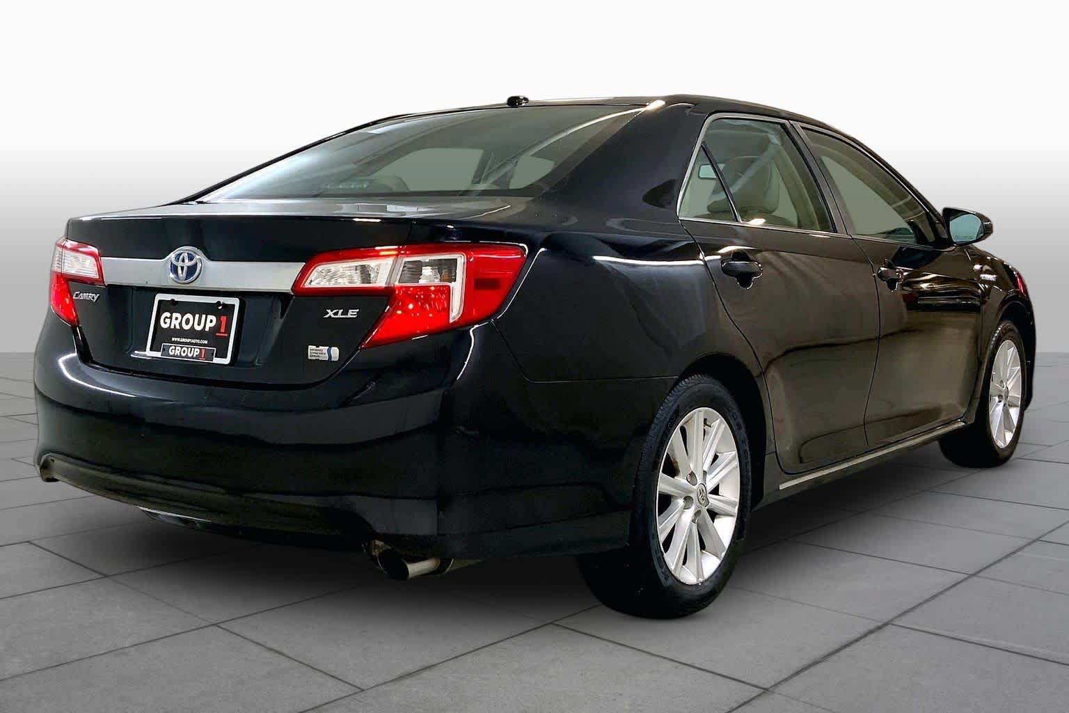 Used 2012 Toyota Camry XLE w/ Leather Pkg FWD image 12