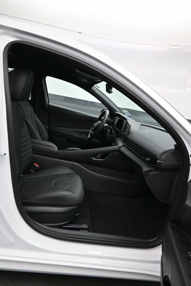 New 2026 Hyundai Elantra SEL Sport FWD image 11