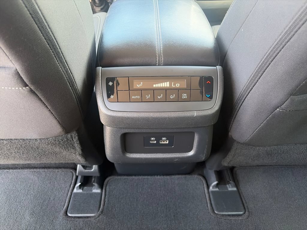 Used 2024 Nissan Pathfinder SV AWD/4WD image 33