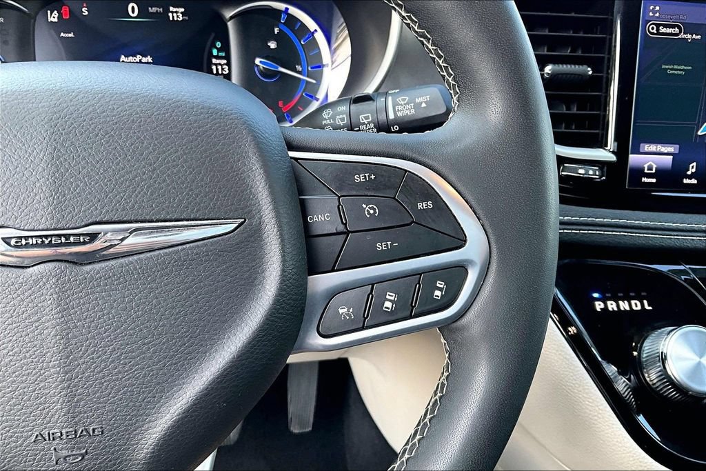 Used 2024 Chrysler Pacifica Limited FWD image 18