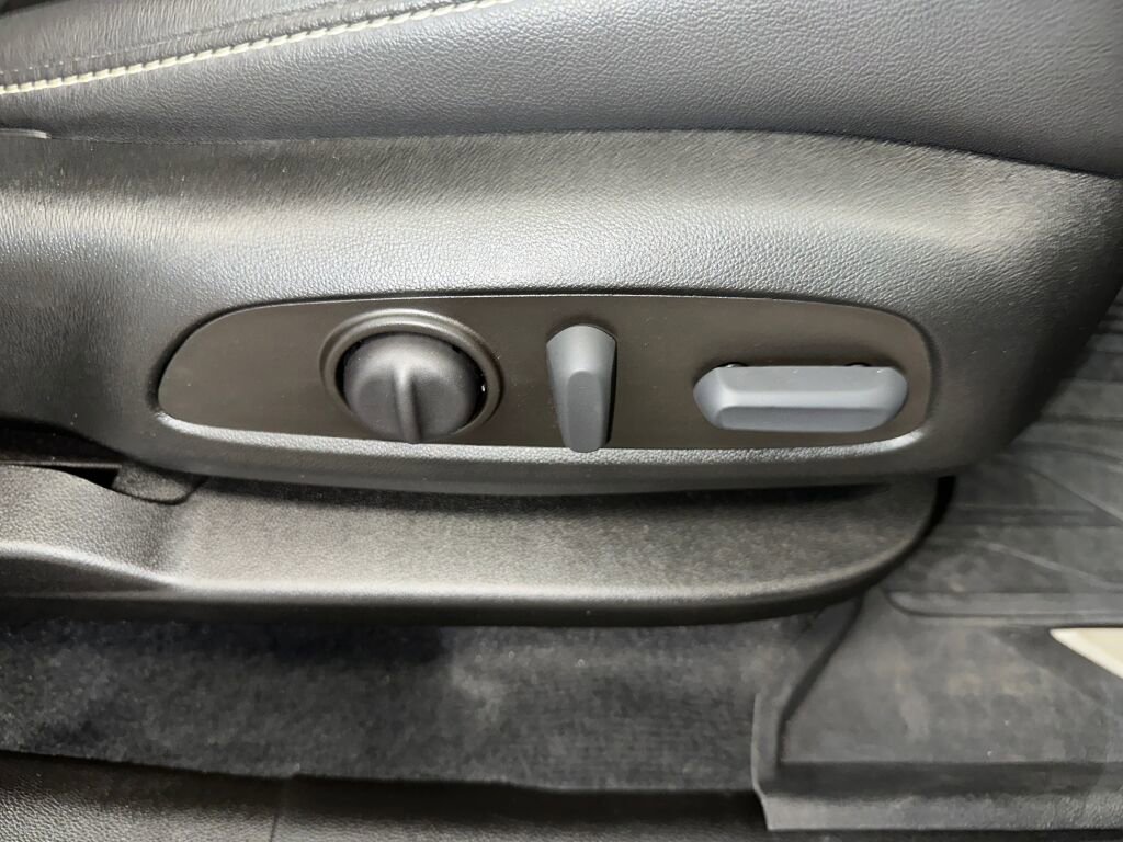 Certified 2023 Chevrolet Traverse LT w/ LPO, Floor Liner Package image 35