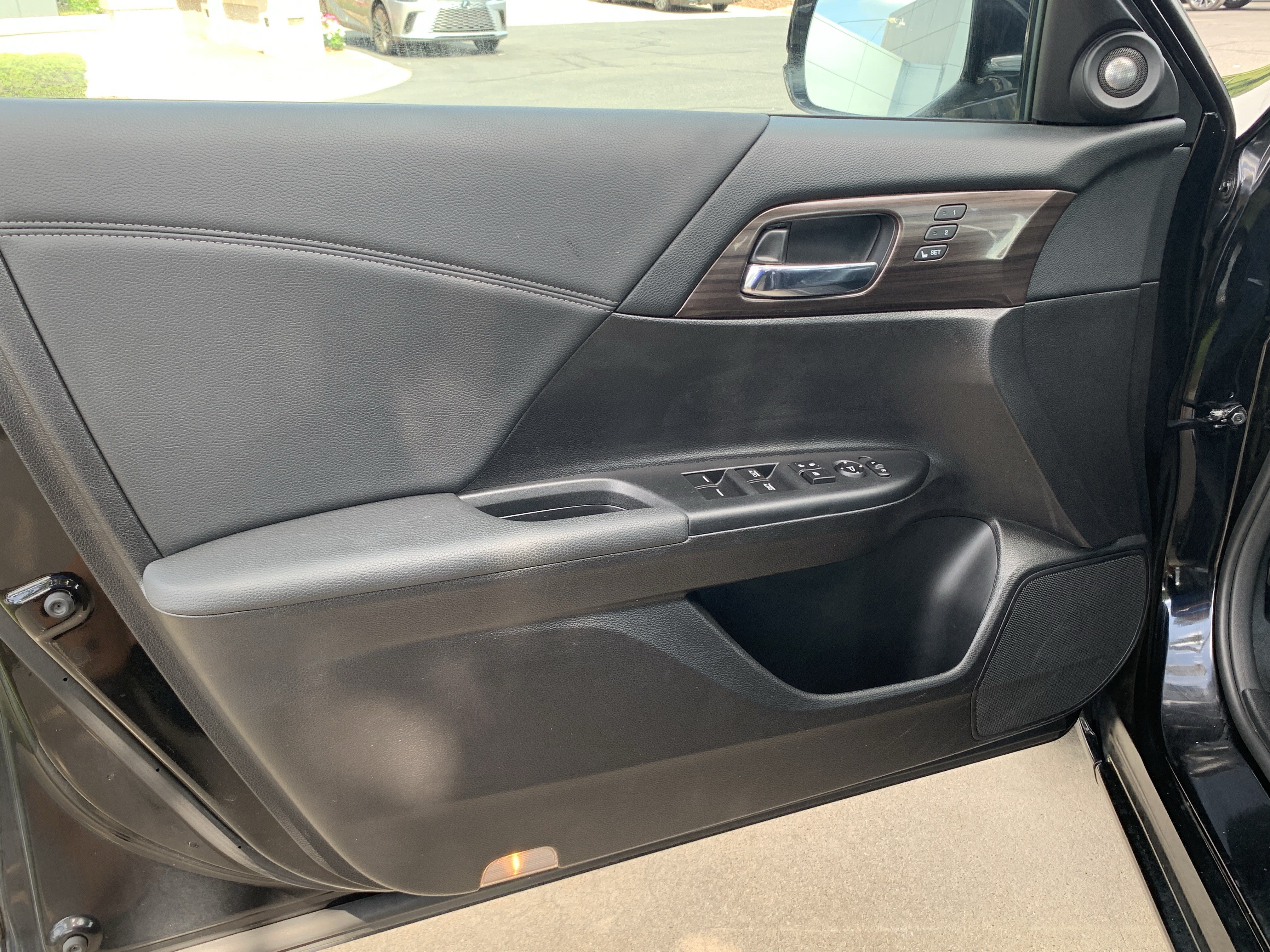 Used 2017 Honda Accord EX-L image 14