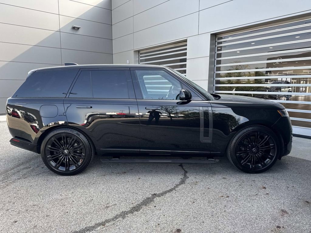 Certified 2025 Land Rover Range Rover Autobiography AWD/4WD image 9