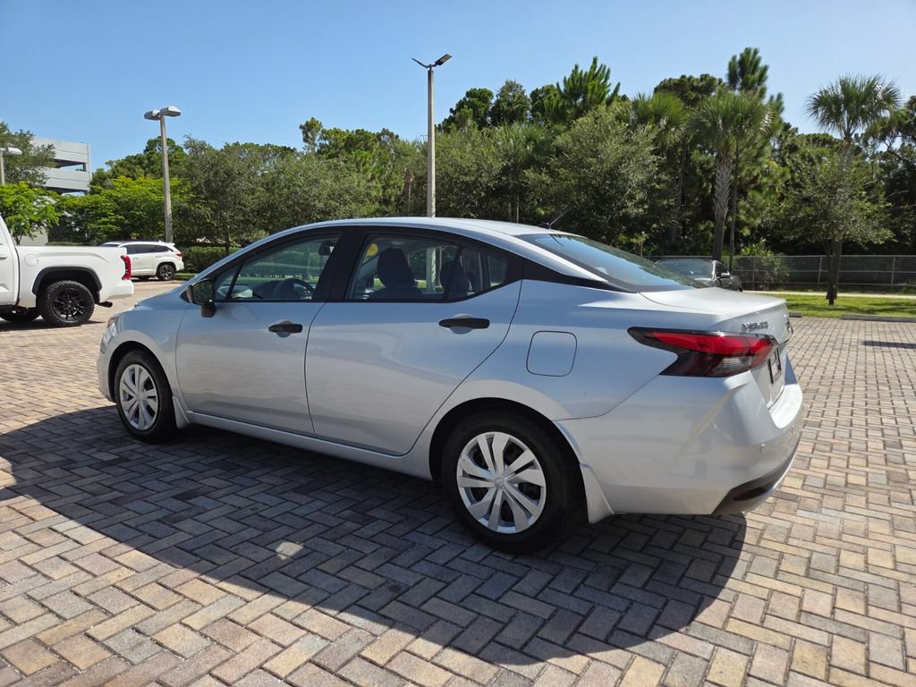 Used 2022 Nissan Versa S FWD image 9