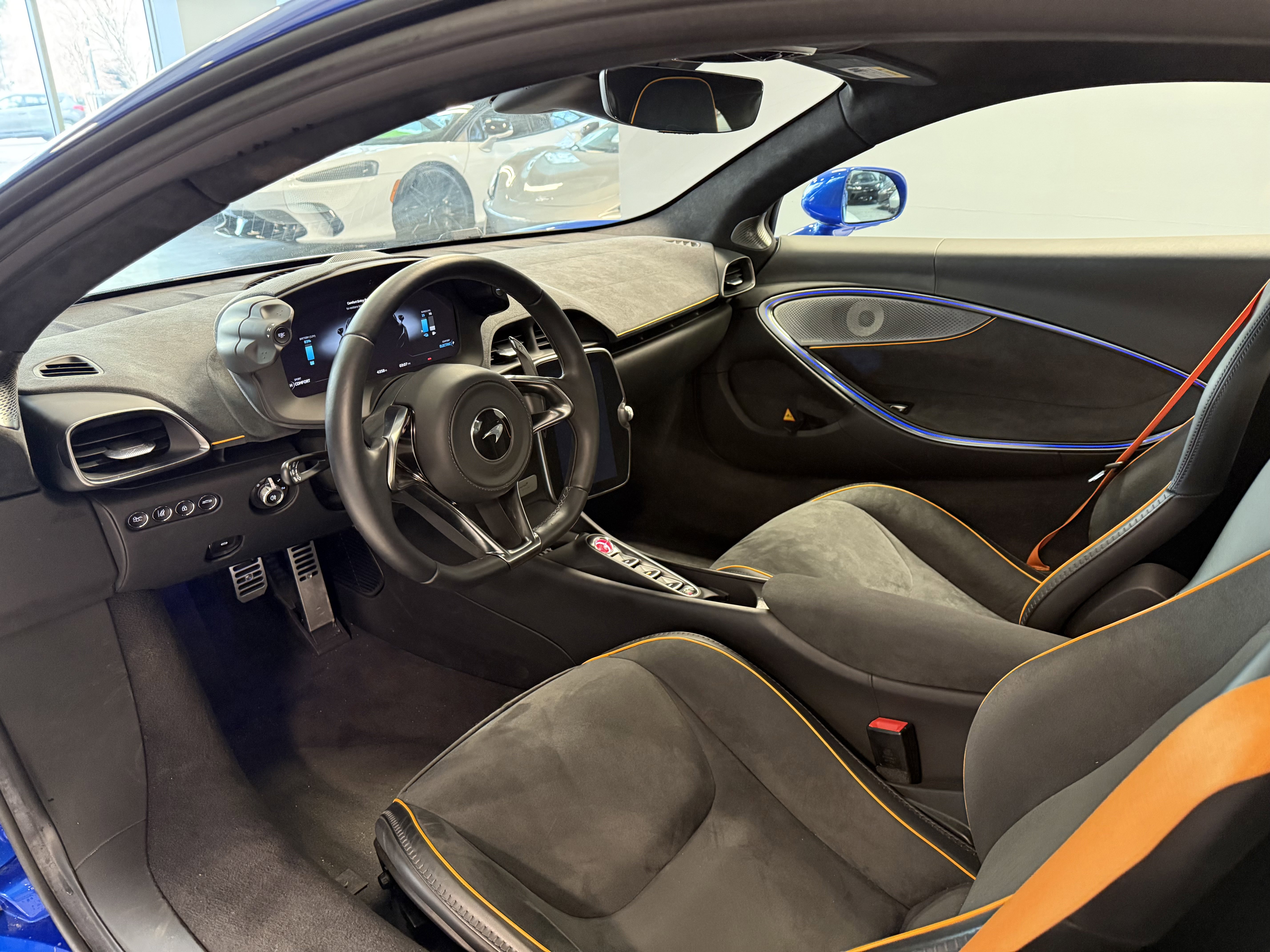 Used 2024 McLaren Artura image 8