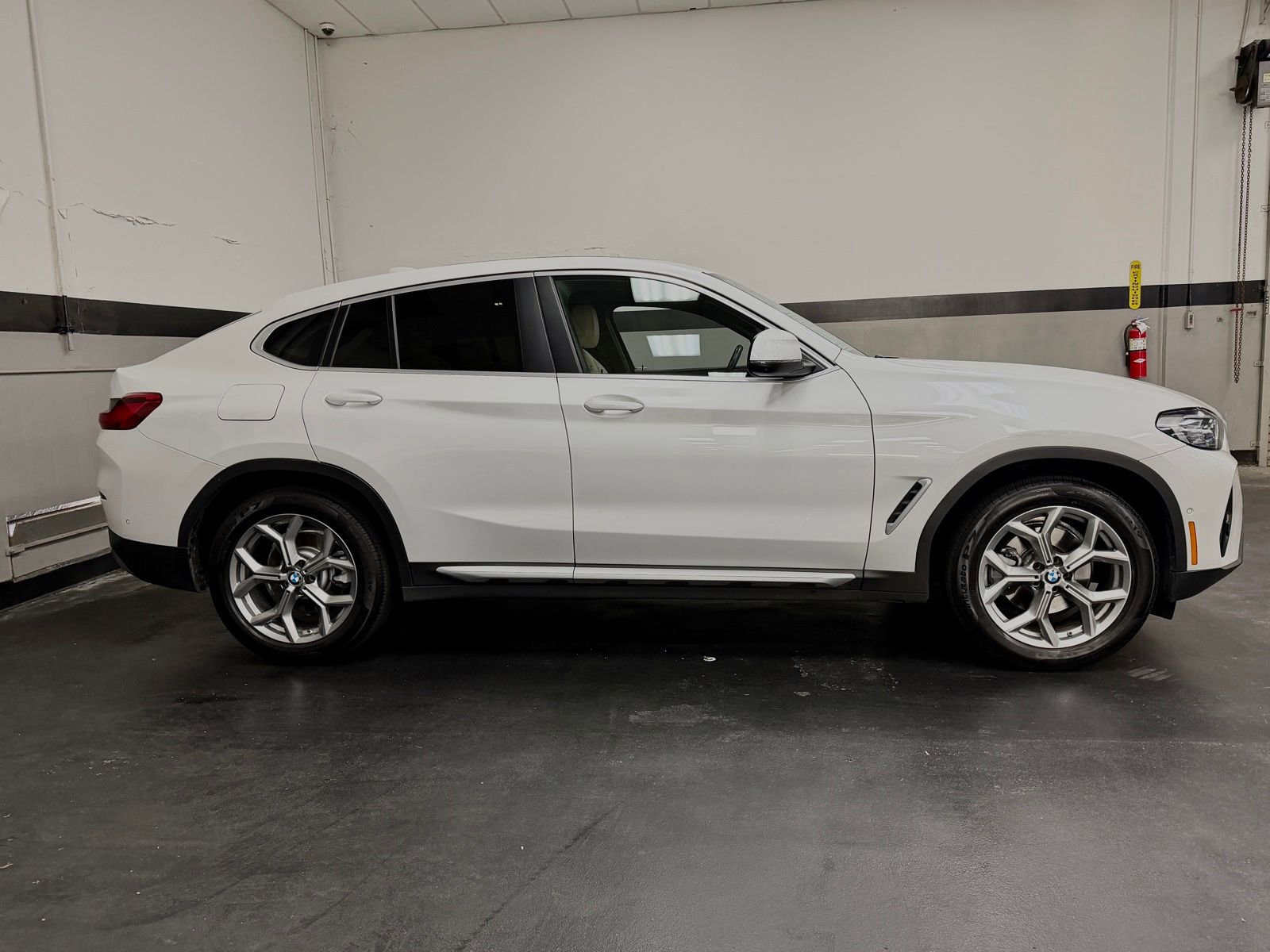 Used 2023 BMW X4 xDrive30i w/ Parking Assistance Package AWD/4WD image 5