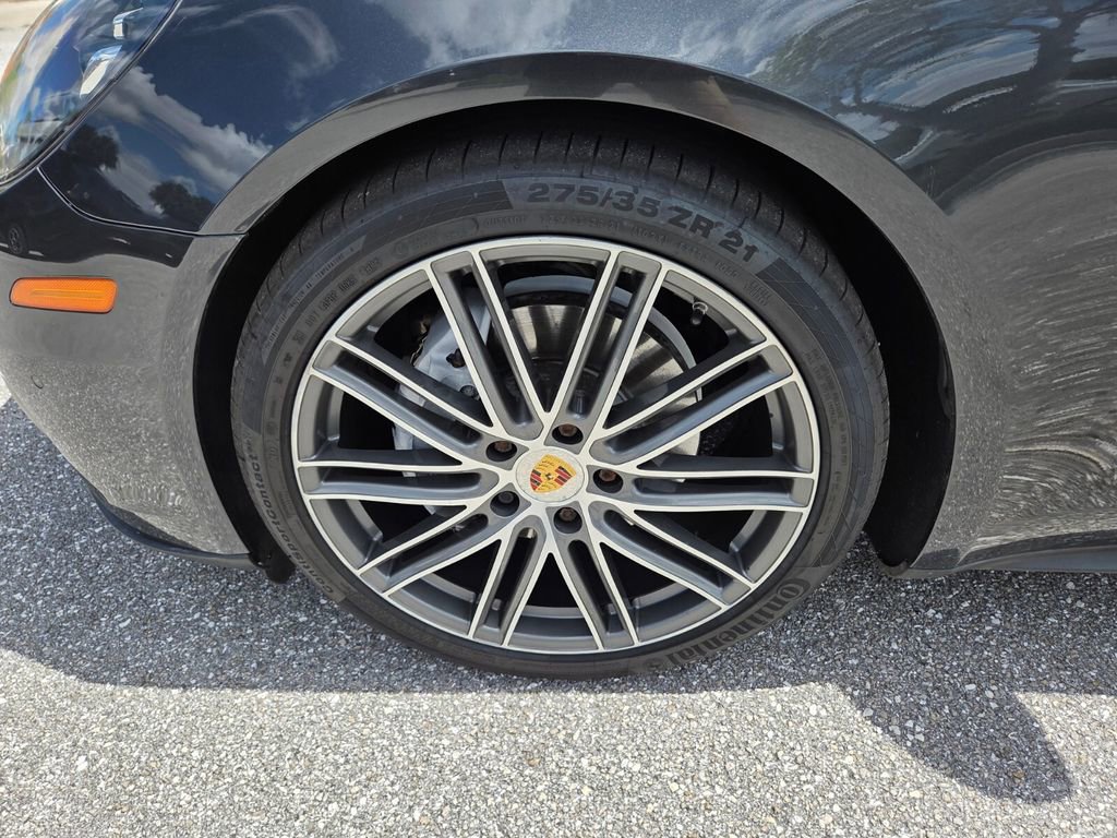 Used 2018 Porsche Panamera image 9