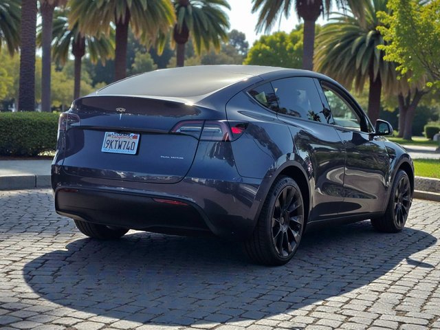 Used 2023 Tesla Model Y 2WD image 5