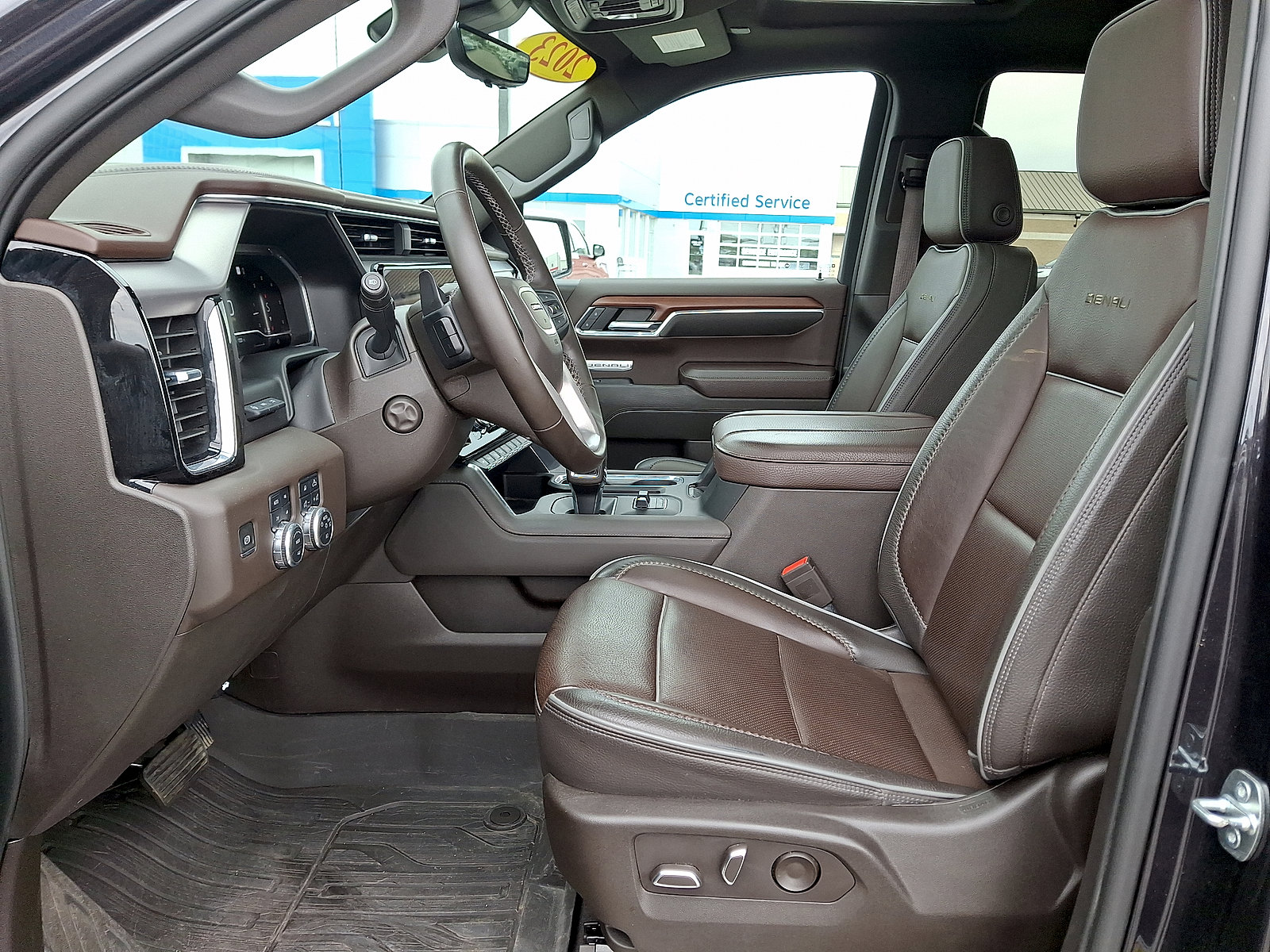 Used 2023 GMC Sierra 1500 Denali w/ Denali Reserve Package AWD/4WD image 3