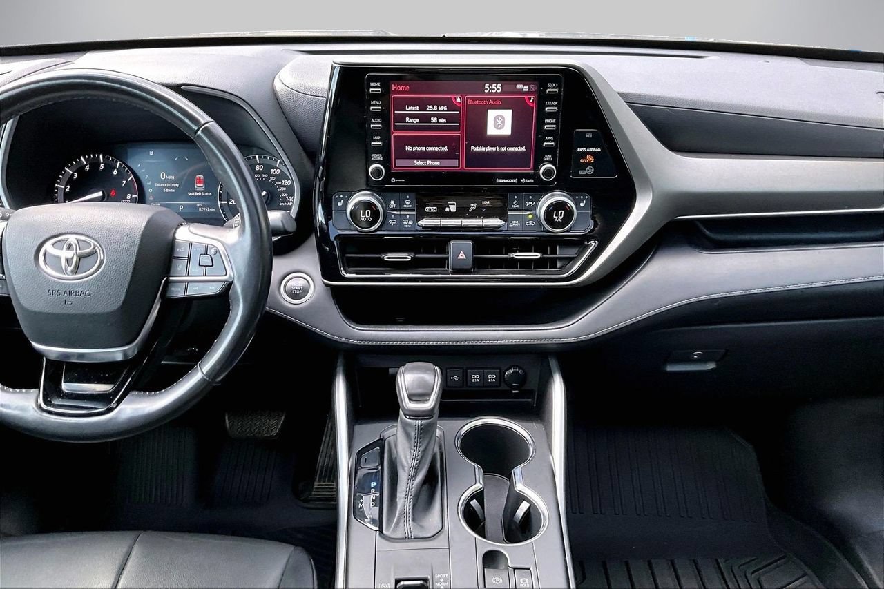 Used 2021 Toyota Highlander XLE FWD image 12