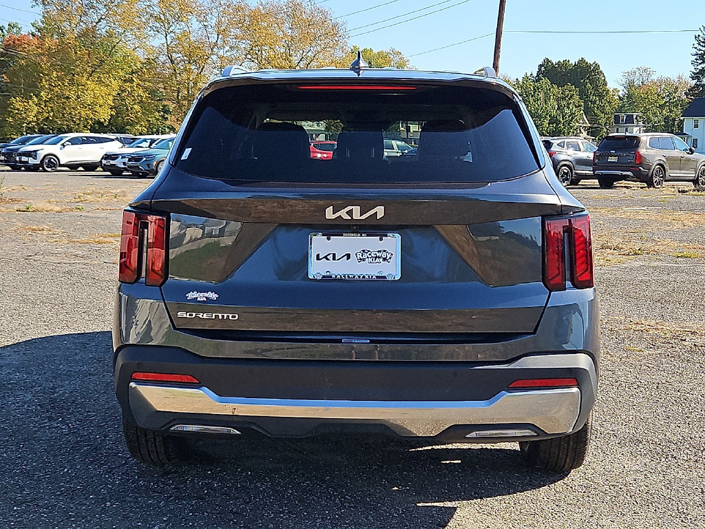 Certified 2024 Kia Sorento S FWD image 6