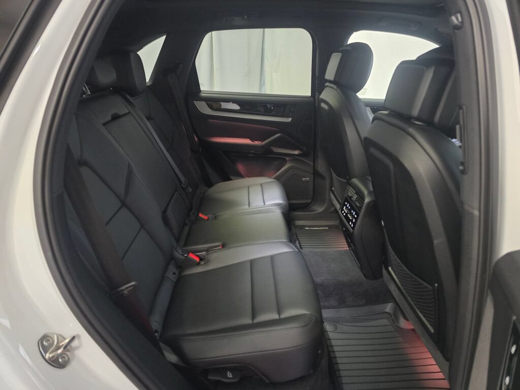 Certified 2025 Porsche Cayenne S AWD/4WD image 25