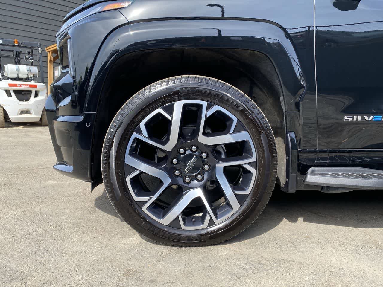 Used 2025 Chevrolet Silverado EV RST AWD/4WD image 11