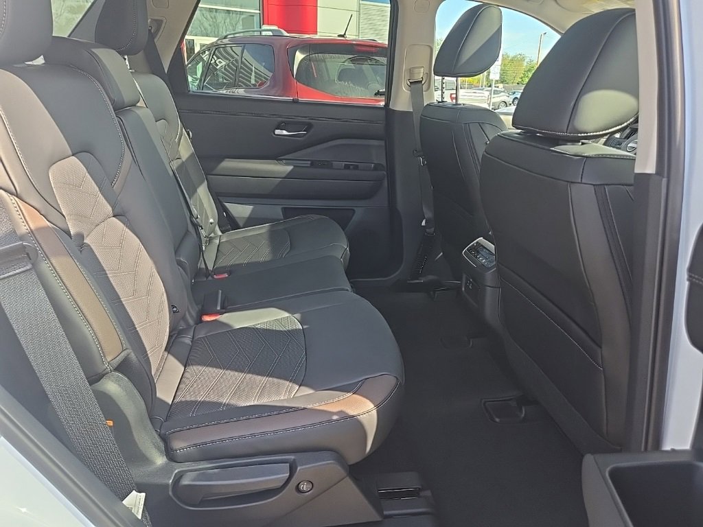 New 2025 Nissan Pathfinder Platinum w/ Lighting Package (N92) image 33