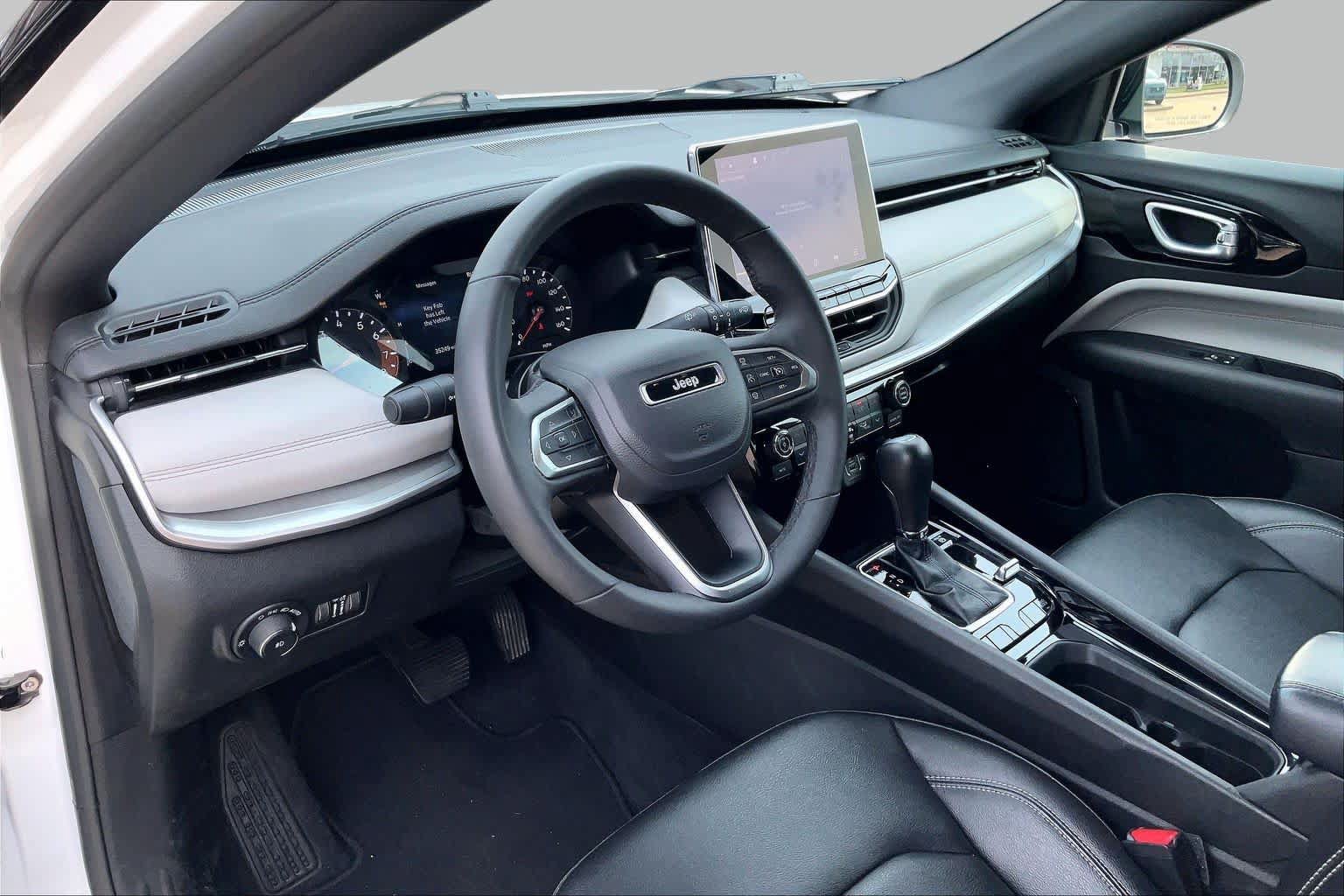 Used 2025 Jeep Compass Limited AWD/4WD image 15