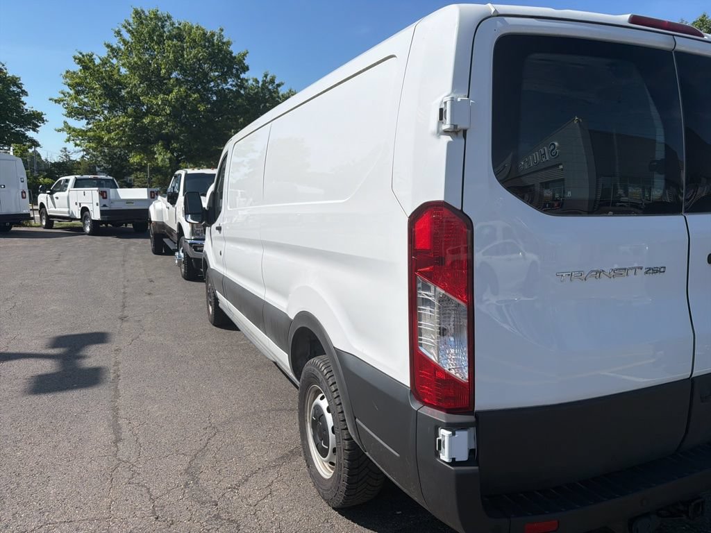 Used 2022 Ford Transit 250 Low Roof RWD image 5