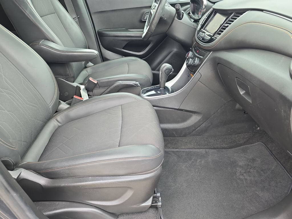 Used 2022 Chevrolet Trax LT w/ LT Convenience Package FWD image 10