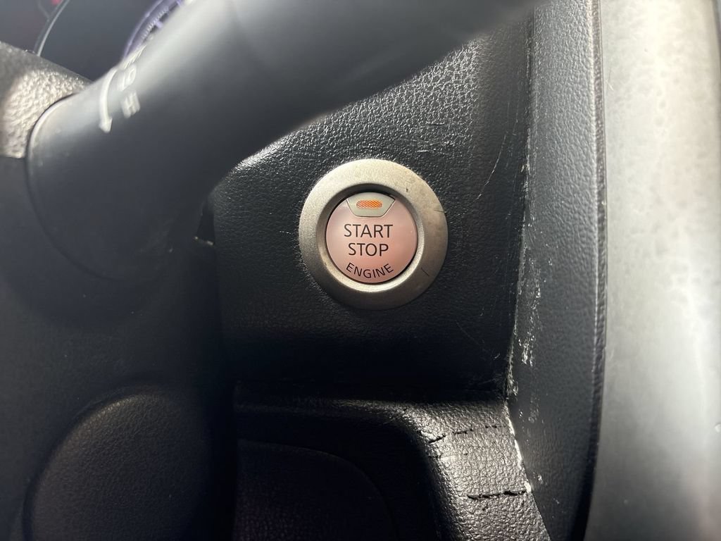Used 2013 Nissan Versa FWD image 15