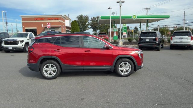 Used 2023 GMC Terrain SLE w/ Driver Convenience Package FWD image 9