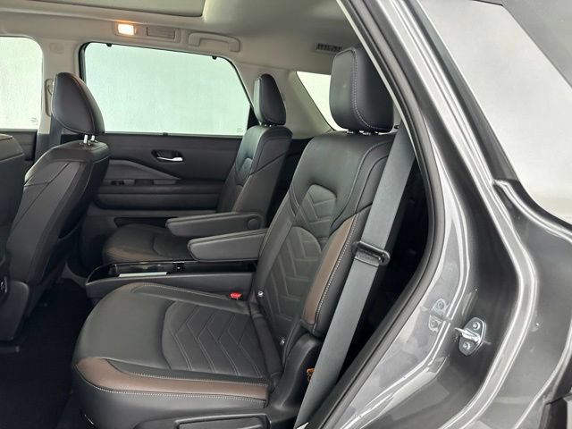 Certified 2025 Nissan Pathfinder Platinum AWD/4WD image 25