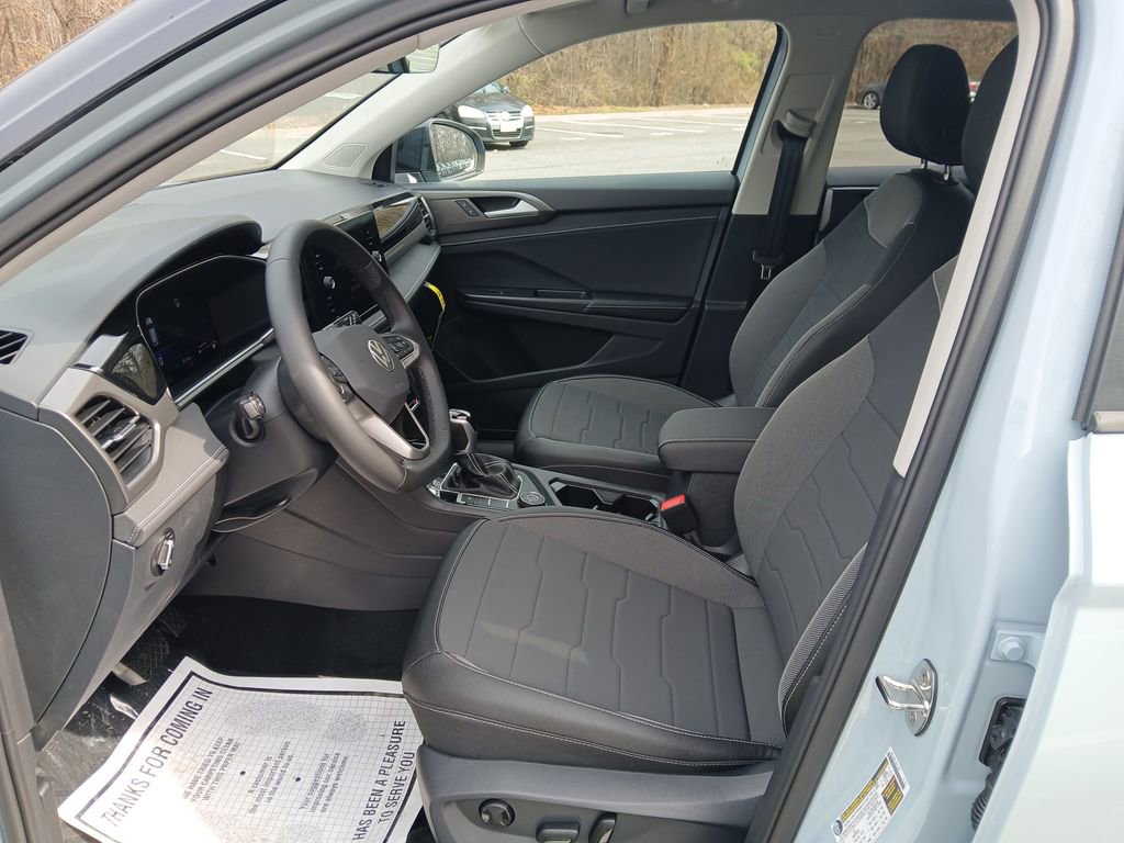 New 2026 Volkswagen Taos SE image 9